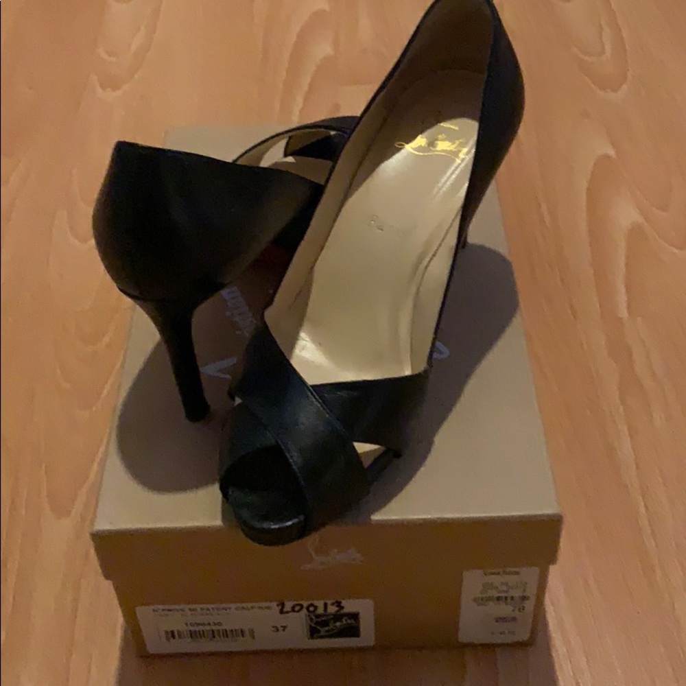 Christian louboutin shows size 7